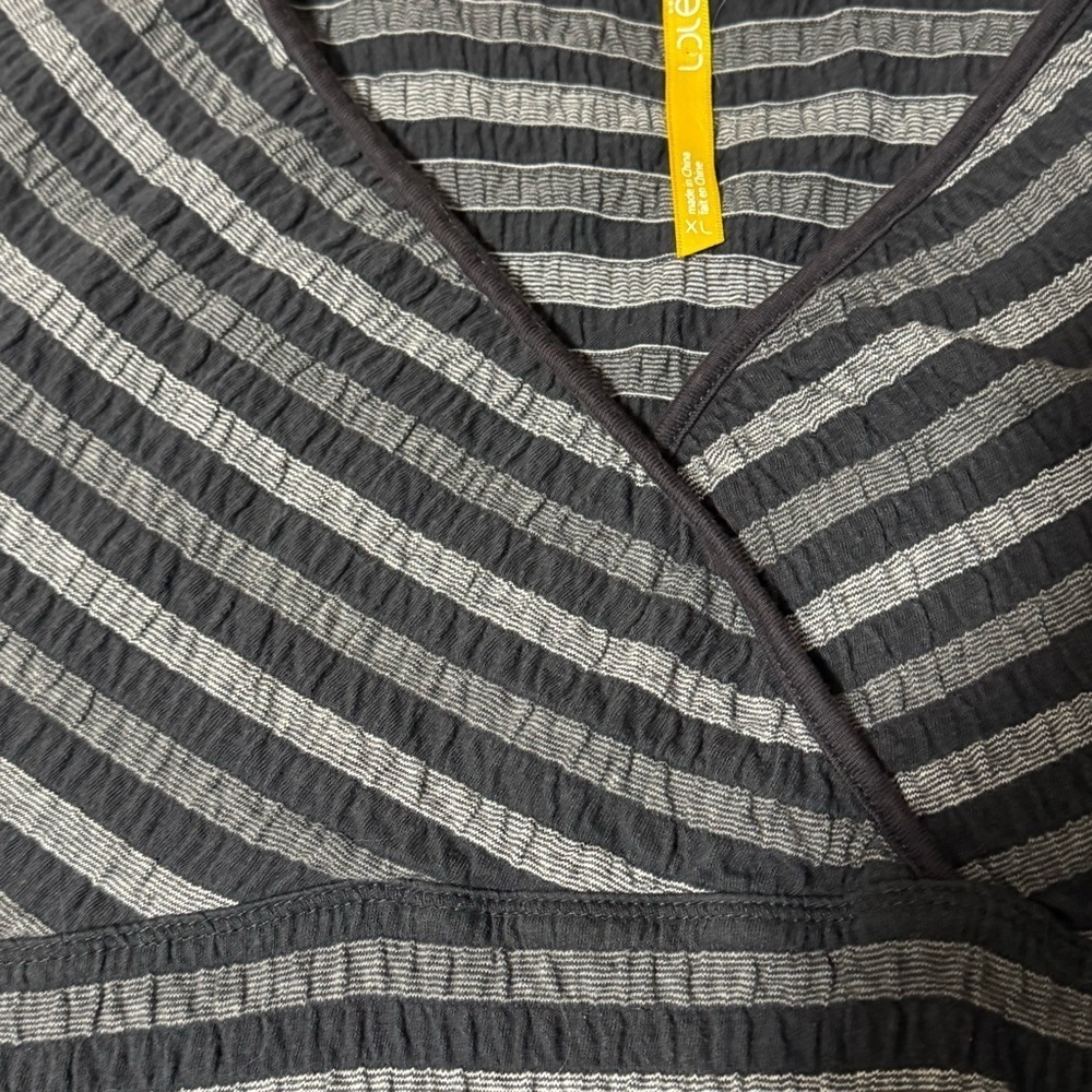 Lole | Women’s Blue Striped V Neck Top Size XL - Picture 6 of 8